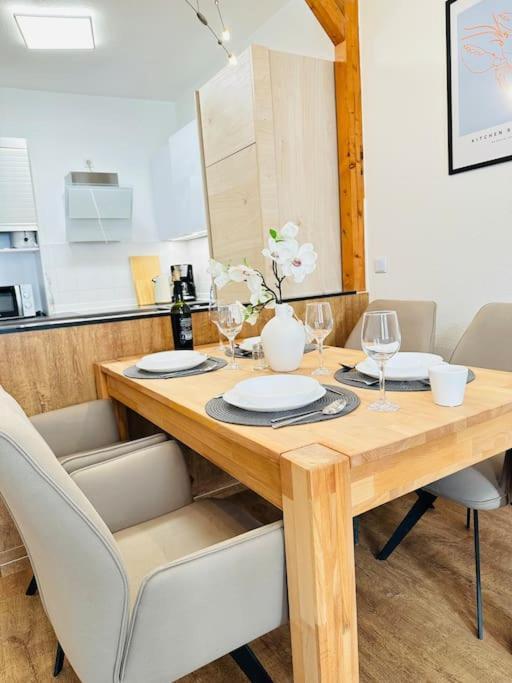 Modern Eingerichtete Wohnung Im Stadtzentrum Zittau Kostenloser Parkplatz Eksteriør bilde